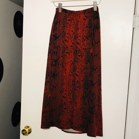 🆕 BNWT Red Button Up Snake Print Skirt - Picture 5 of 6